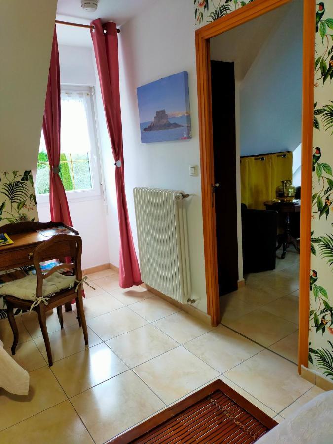 Petit Chatelet Bis Hirel Екстериор снимка