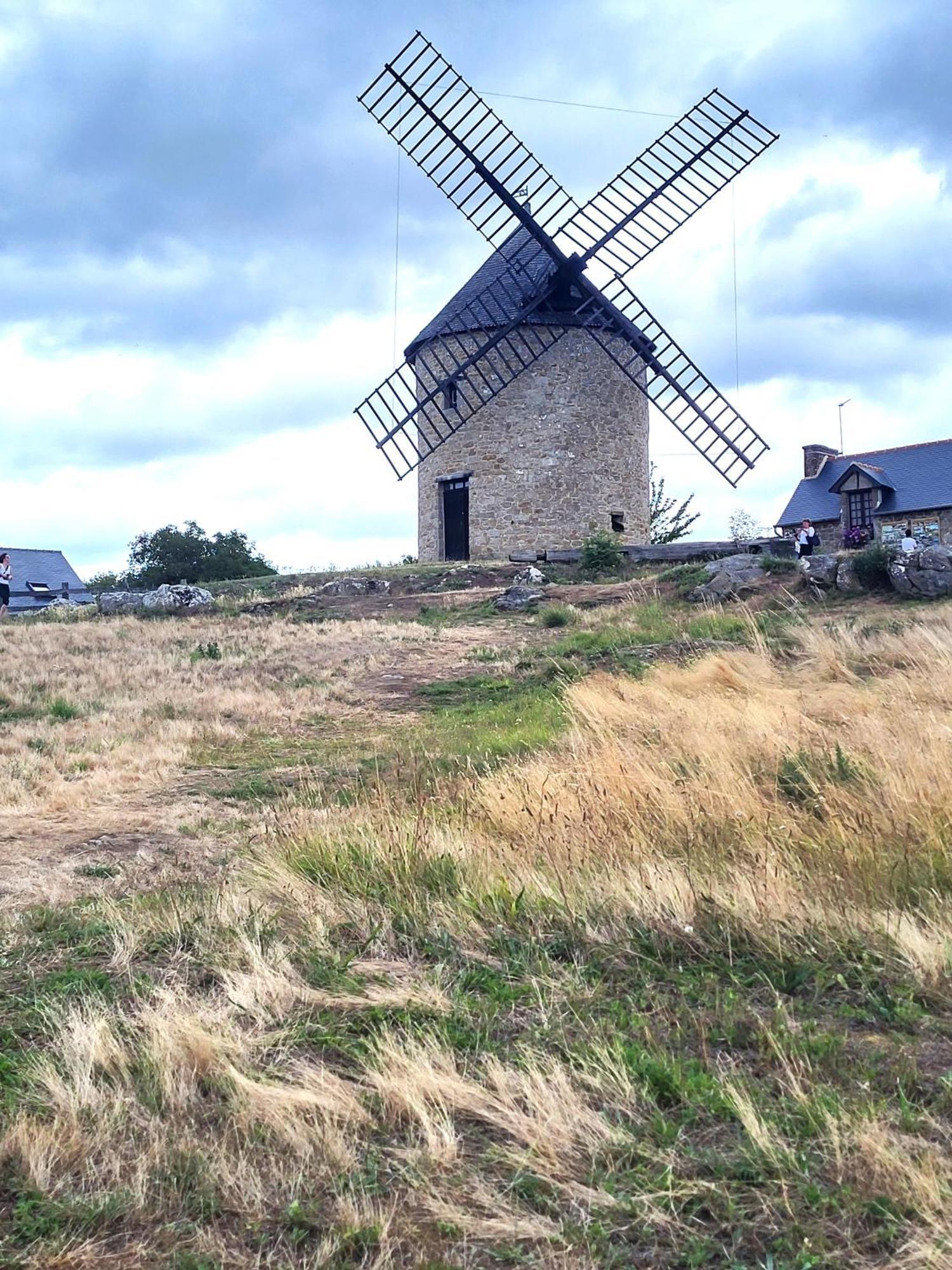 Petit Chatelet Bis Hirel Екстериор снимка